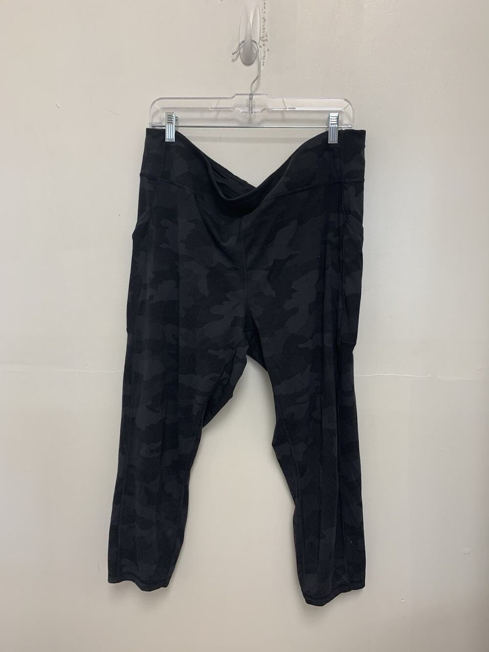 Lululemon Invigorate High-Rise Crop 23" Size 20